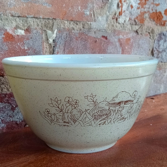 Vintage Pyrex Mushroom Print Small Mixing Serving Bowl - Picture 1 of 3